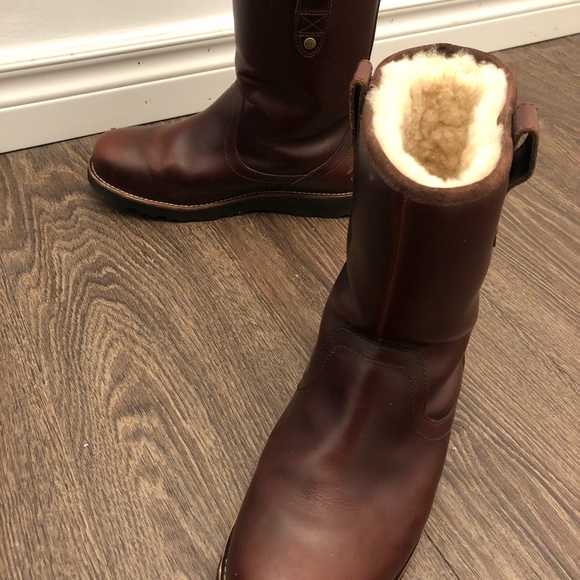 Ugg shoes, fairly new, men size 9 - Picture 3 of 5